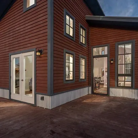 Suite Retreat - Walking Distance To Restaurants